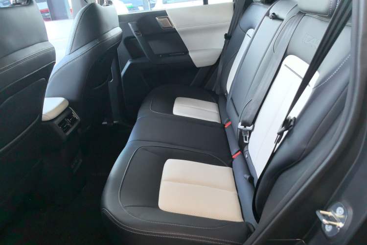 Used iCAR 03 2024 501km Four-wheel Drive Long-Range Advanced Version Interior 1