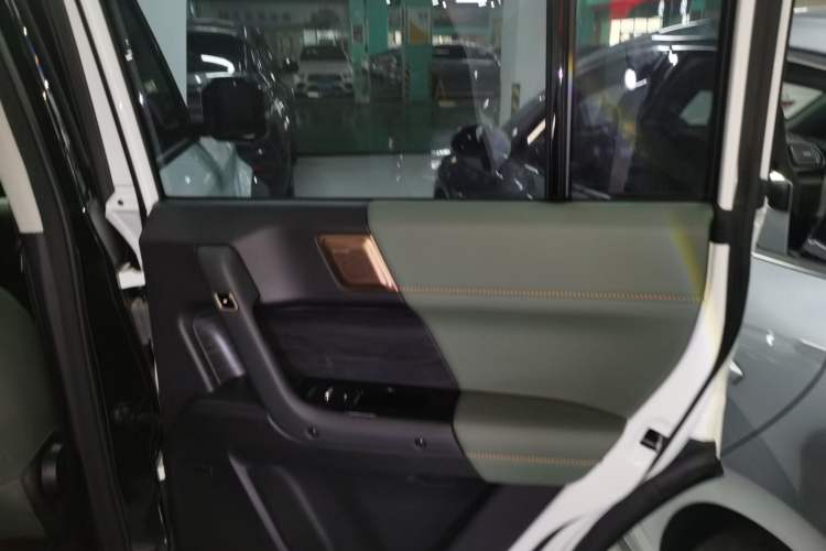 Used iCAR 03 2024 401km Two-Wheel Drive Standard Advanced Version Interior 6
