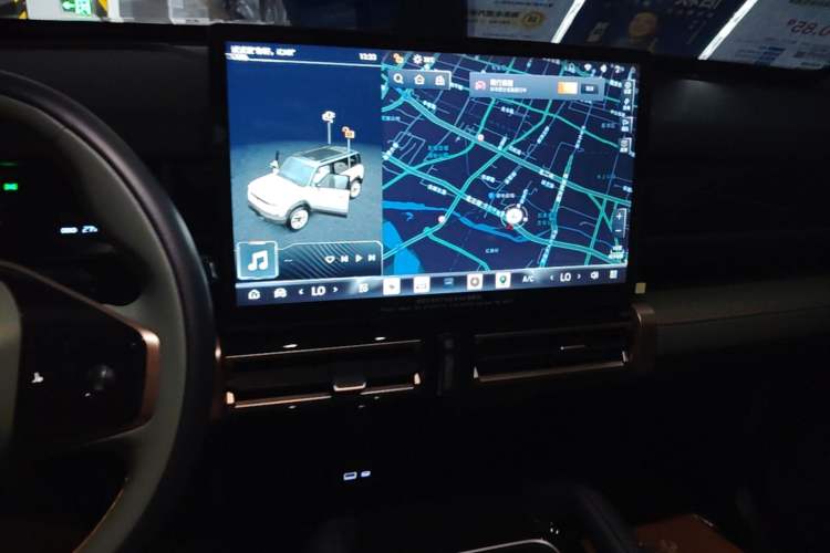 Used iCAR 03 2024 401km Range Two-Wheel Drive Standard Yuechao Version Audio And AC Panel