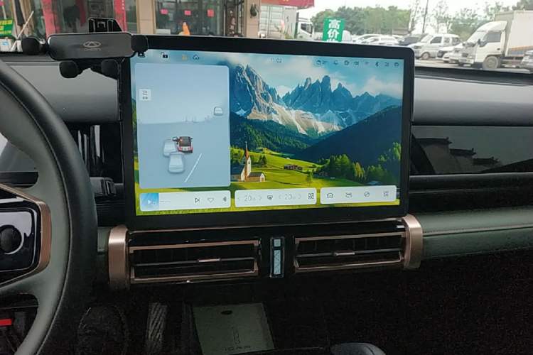 Used iCAR 03 2024 472km Four-Wheel Drive Long-Range Intelligent Advanced Version Audio And AC Panel