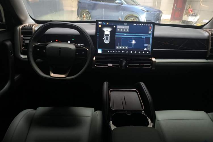 Used iCAR 03 2024 401km Two-Wheel Drive Standard Advanced Version Center Console