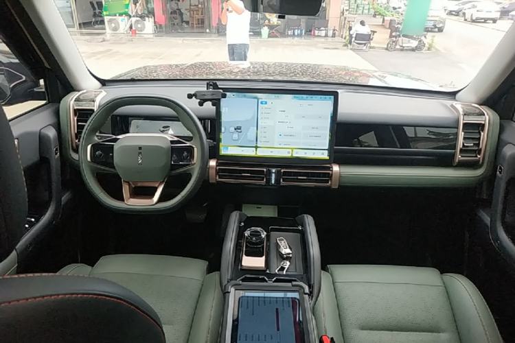Used iCAR 03 2024 472km Four-Wheel Drive Long-Range Intelligent Advanced Version Center Console
