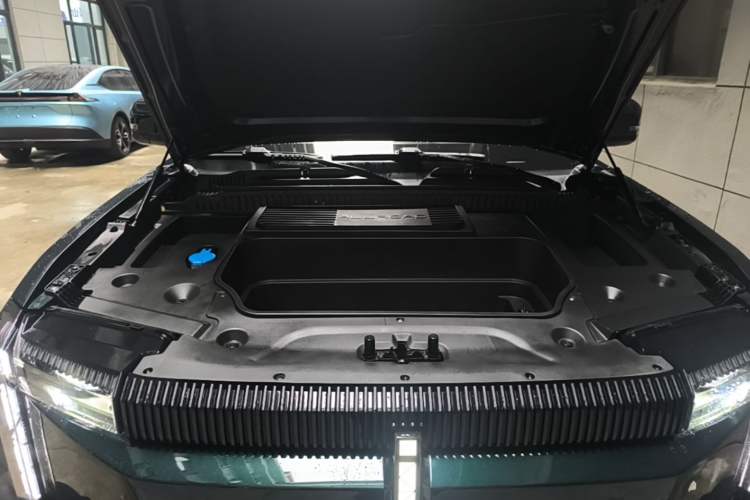 Used iCAR 03 2024 401km Two-Wheel Drive Standard Advanced Version Engine Bay