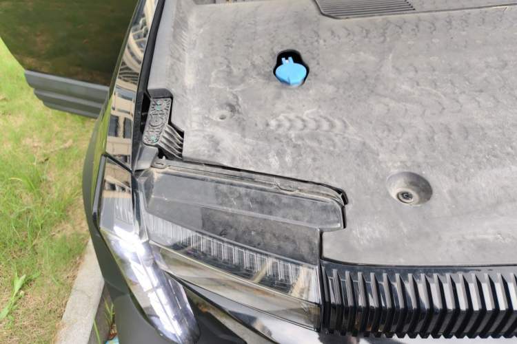 Used iCAR 03 2024 501km Two-Wheel Drive Long-Range Yuechao Edition Engine Bay Right