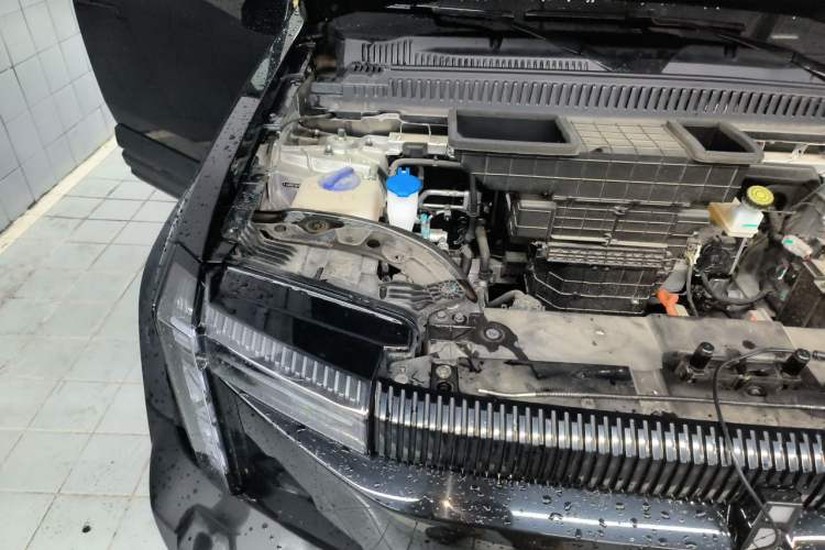 Used iCAR 03 2024 401km Two-Wheel Drive Standard Advanced Version Engine Bay Right