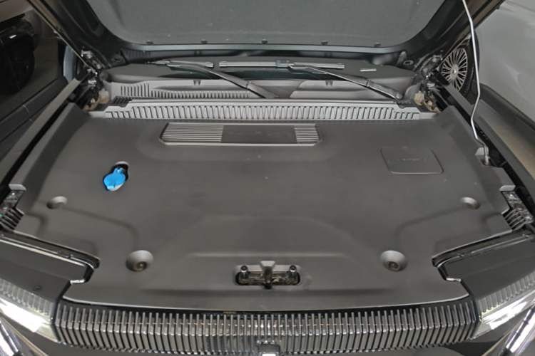 Used iCAR 03 2024 501km Two-Wheel Drive Long-Range Yuechao Edition Engine Bay