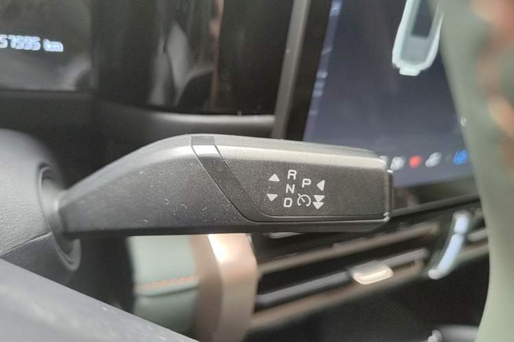 Used iCAR 03 2024 401km Two-Wheel Drive Standard Advanced Version Gear Lever