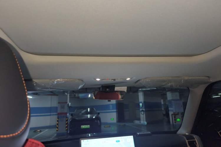 Used iCAR 03 2024 472km Four-Wheel Drive Long-Range Version Headliner