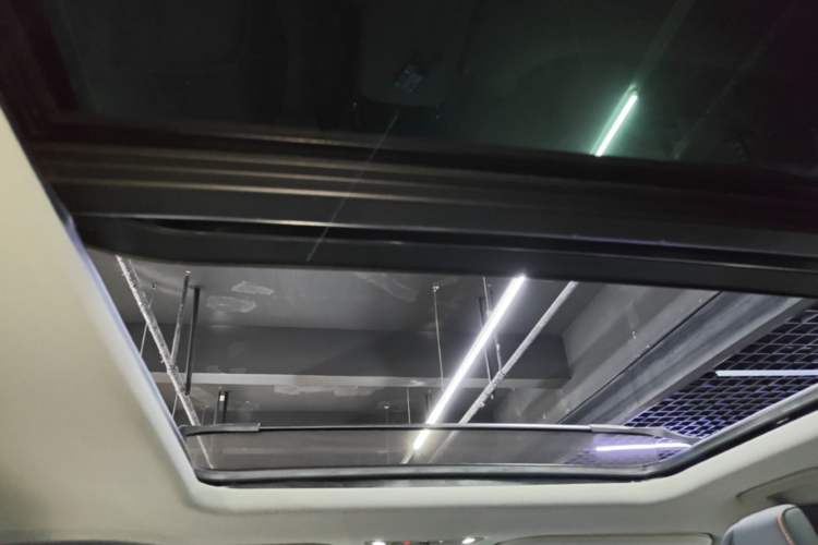 Used iCAR 03 2024 501km Four-wheel Drive Long-Range Advanced Version Headliner