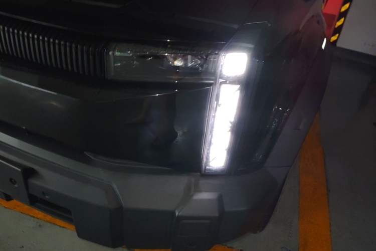 Used iCAR 03 2024 401km Range Two-Wheel Drive Standard Yuechao Version Left Front Headlight