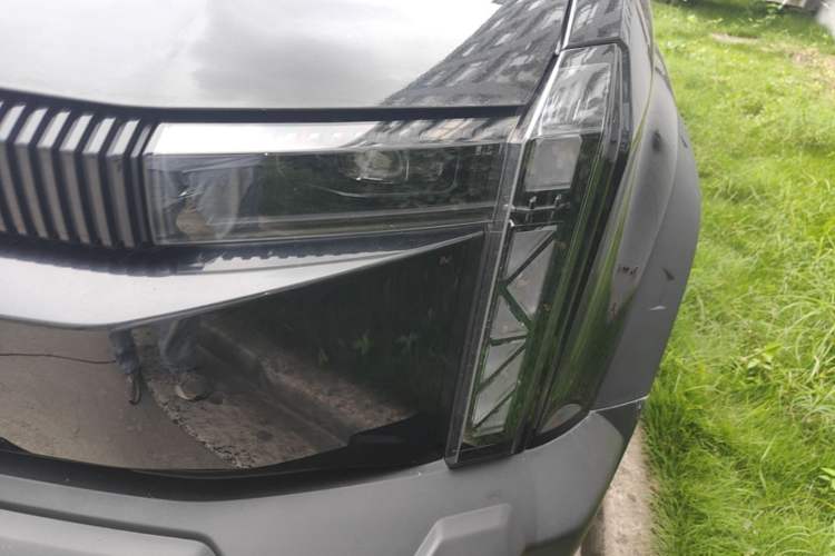 Used iCAR 03 2024 401km Two-Wheel Drive Standard Advanced Version Left Front Headlight