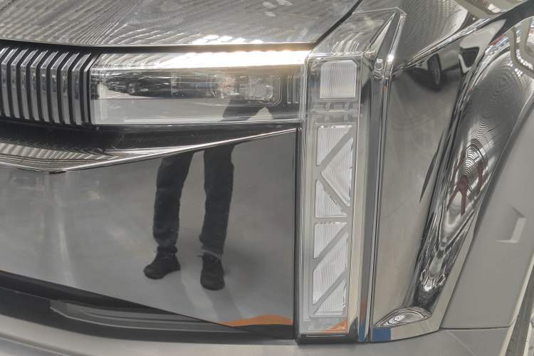 Used iCAR 03 2024 401km Two-Wheel Drive Standard Advanced Version Left Front Headlight