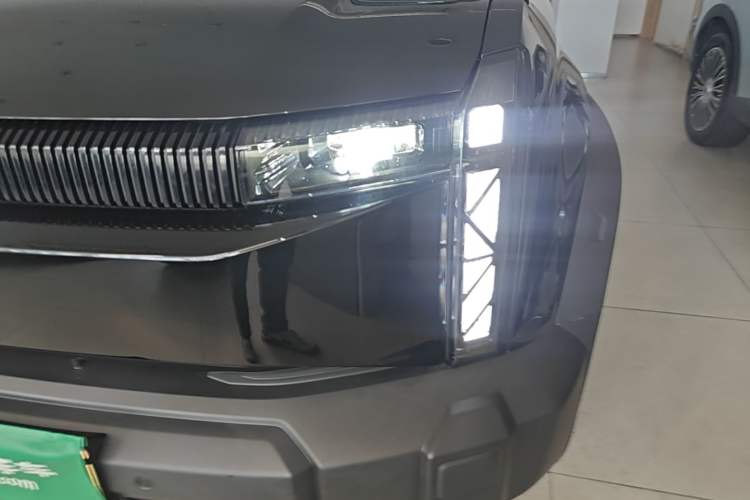Used iCAR 03 2024 501km Two-Wheel Drive Long-Range Yuechao Edition Left Front Headlight