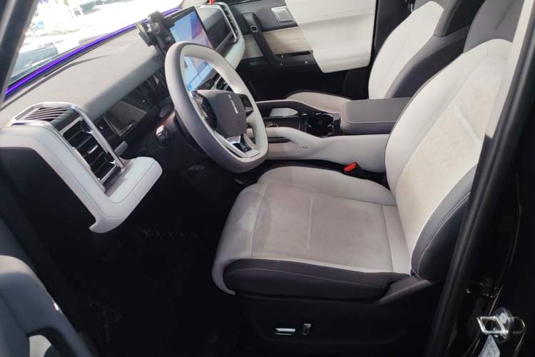 Used iCAR 03 2024 401km Range Two-Wheel Drive Standard Yuechao Version Left Front Seat