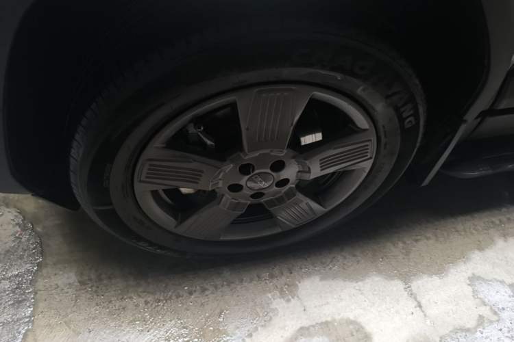 Used iCAR 03 2024 401km Two-Wheel Drive Standard Advanced Version Left Front Wheel Hub