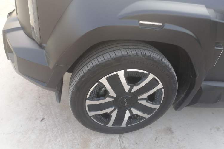 Used iCAR 03 2024 501km Four-wheel Drive Long-Range Advanced Version Left Front Wheel Hub