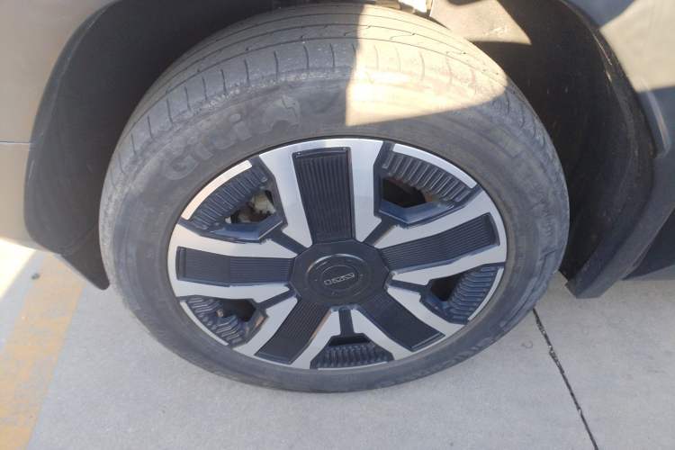 Used iCAR 03 2024 501km Four-wheel Drive Long-Range Advanced Version Left Front Wheel Hub