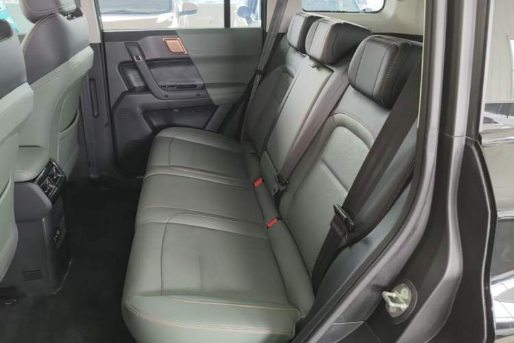 Used iCAR 03 2024 501km Two-Wheel Drive Long-Range Version Left Rear Seat