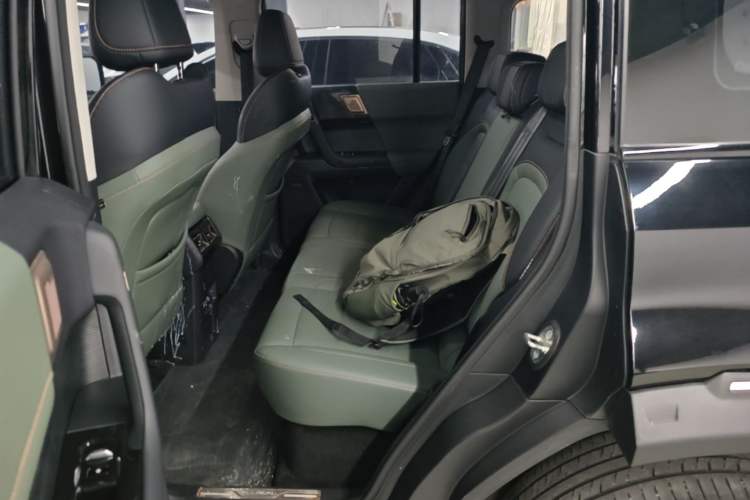 Used iCAR 03 2024 472km Four-Wheel Drive Long-Range Version Left Rear Seat