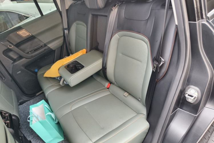 Used iCAR 03 2024 401km Two-Wheel Drive Standard Advanced Version Left Rear Seat