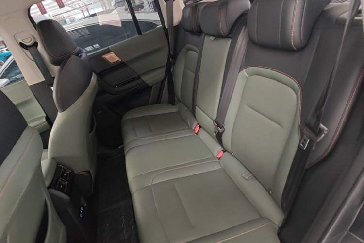 Used iCAR 03 2024 401km Two-Wheel Drive Standard Advanced Version Left Rear Seat