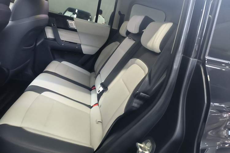 Used iCAR 03 2024 472km Four-Wheel Drive Long-Range Version Left Rear Seat
