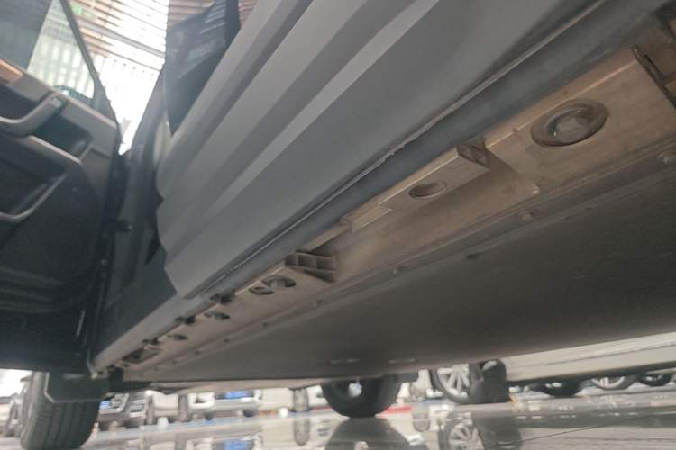 Used iCAR 03 2024 401km Two-Wheel Drive Standard Advanced Version Left Side Sill