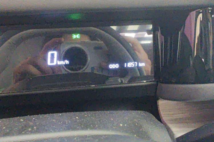 Used iCAR 03 2024 501km Two-Wheel Drive Long-Range Version Odometer Close Up