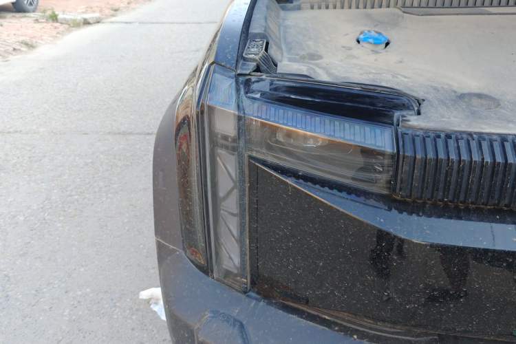 Used iCAR 03 2024 501km Range Two-Wheel Drive Long-Range Smart Trend Edition Right Front Headlight
