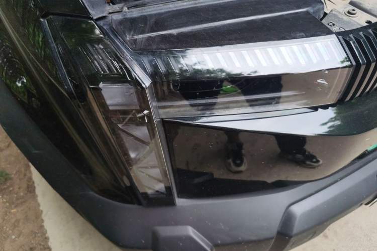 Used iCAR 03 2024 501km Range Two-Wheel Drive Long-Range Smart Trend Edition Right Front Headlight