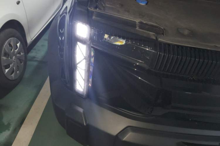 Used iCAR 03 2024 472km Four-Wheel Drive Long-Range Version Right Front Headlight