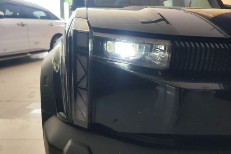 Used iCAR 03 2024 501km Two-Wheel Drive Long-Range Version Right Front Headlight