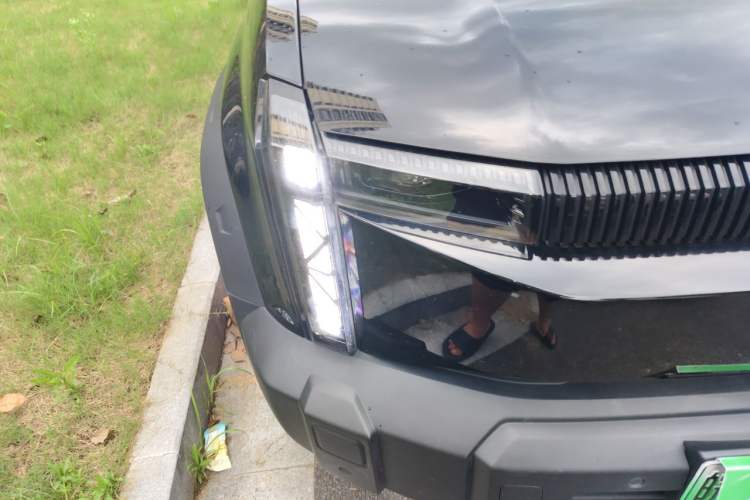 Used iCAR 03 2024 501km Two-Wheel Drive Long-Range Yuechao Edition Right Front Headlight