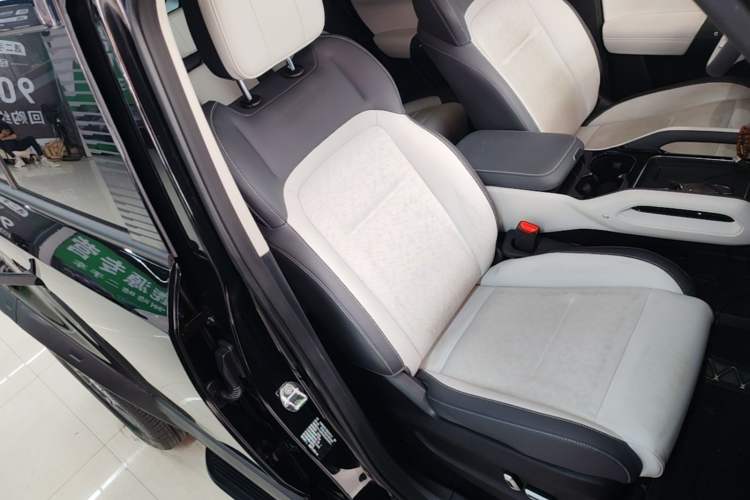 Used iCAR 03 2024 401km Range Two-Wheel Drive Standard Yuechao Version Right Front Seat
