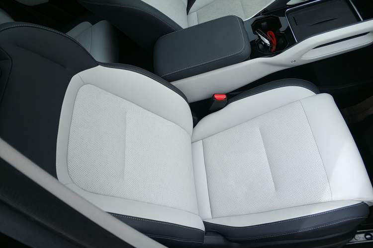 Used iCAR 03 2024 501km Two-Wheel Drive Long-Range Version Right Front Seat
