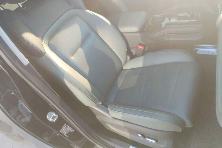 Used iCAR 03 2024 501km Four-wheel Drive Long-Range Advanced Version Right Front Seat