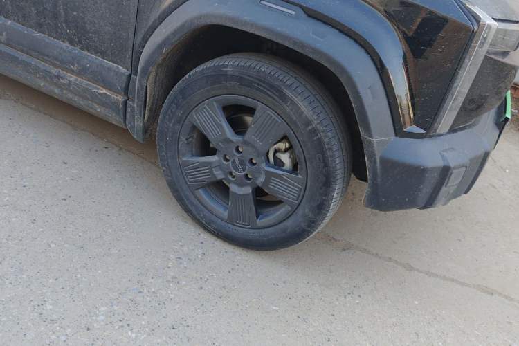 Used iCAR 03 2024 501km Range Two-Wheel Drive Long-Range Smart Trend Edition Right Front Wheel Hub