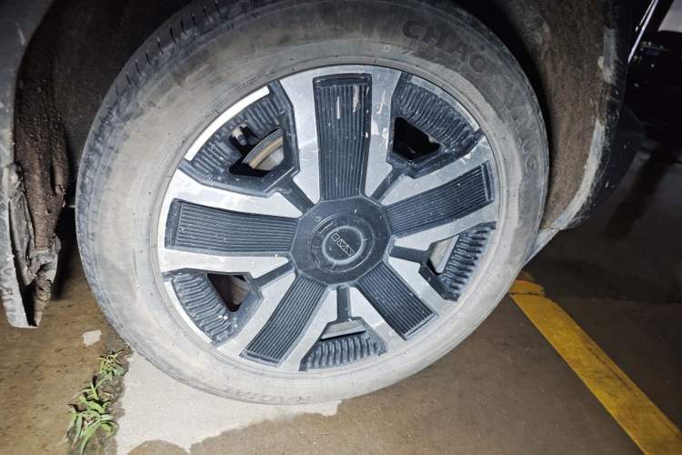 Used iCAR 03 2024 472km Four-Wheel Drive Long-Range Version Right Front Wheel Hub