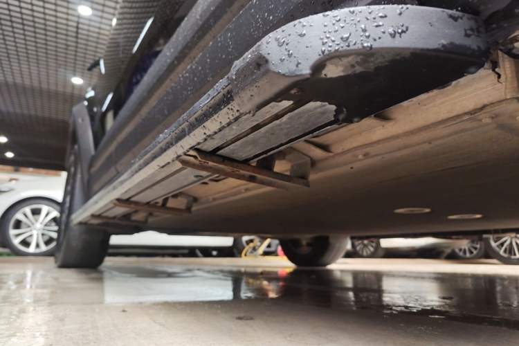 Used iCAR 03 2024 401km Two-Wheel Drive Standard Advanced Version Right Side Sill