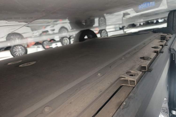 Used iCAR 03 2024 401km Two-Wheel Drive Standard Advanced Version Right Side Sill