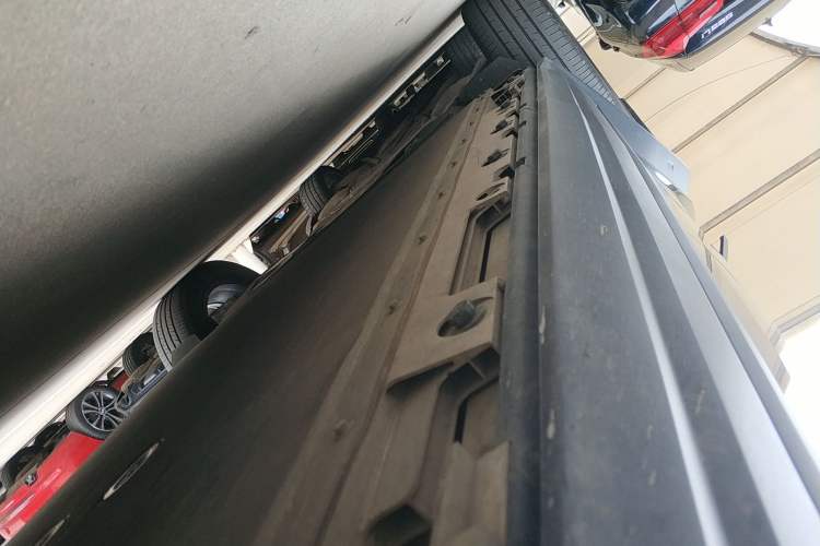 Used iCAR 03 2024 501km Two-Wheel Drive Long-Range Version Right Side Sill