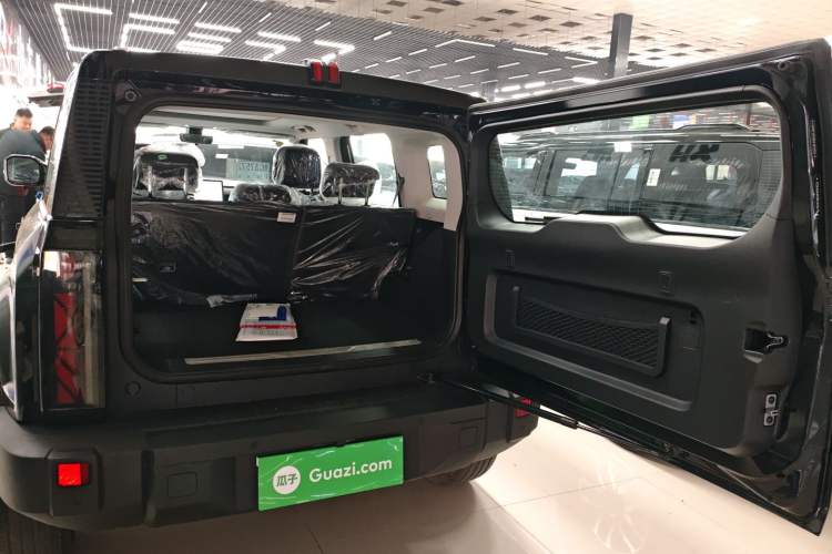 Used iCAR 03  Trunk