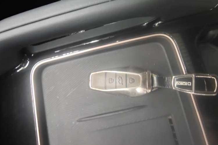 Used iCAR 03 2024 401km Two-Wheel Drive Standard Advanced Version Vehicle Key