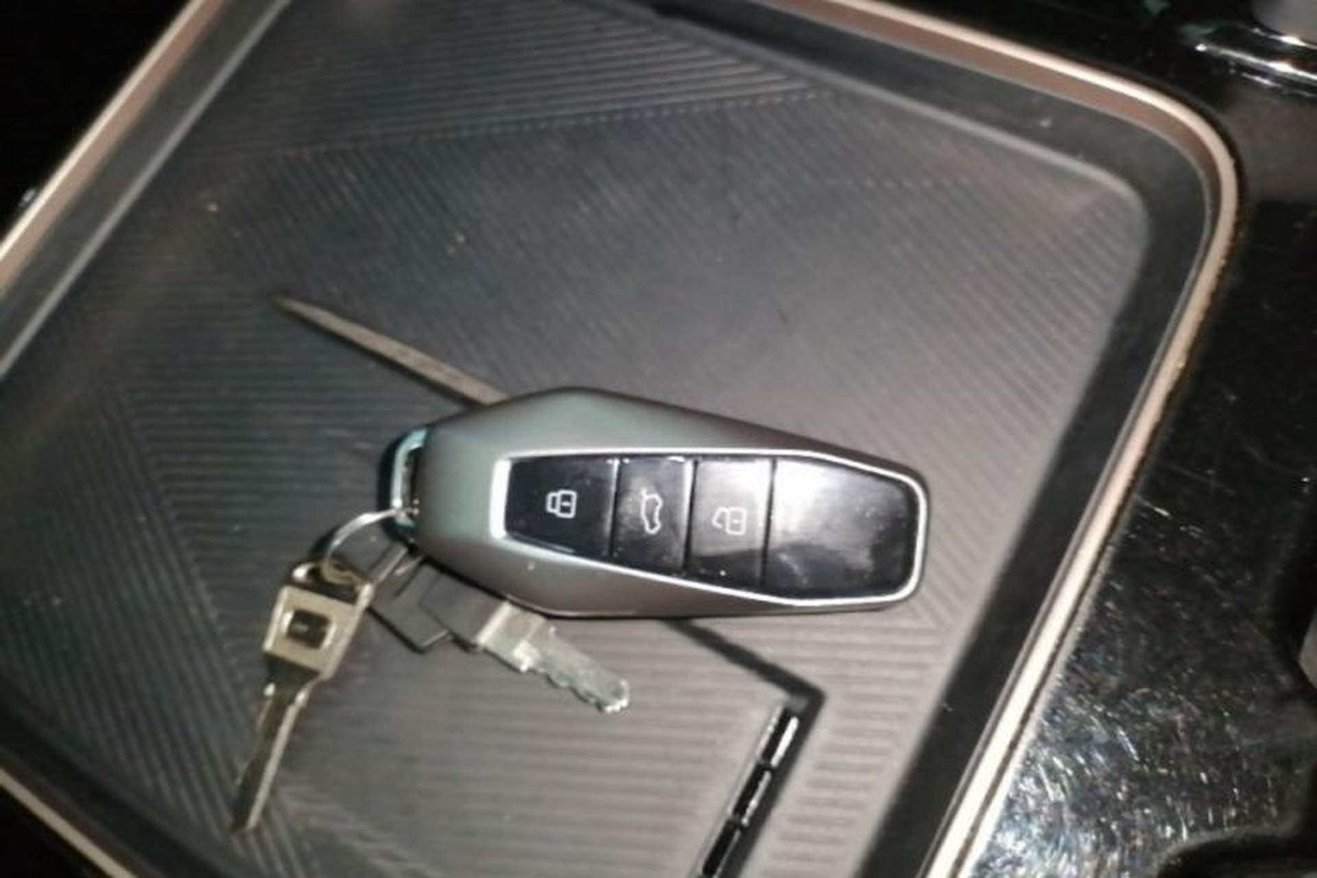 Used iCAR 03 2024 501km Two-Wheel Drive Long-Range Yuechao Edition Vehicle Key