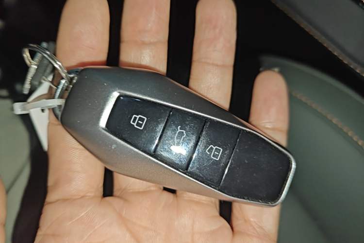 Used iCAR 03 2024 501km Two-Wheel Drive Long-Range Yuechao Edition Vehicle Key