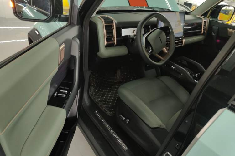Used iCAR 03 2024 472km Four-Wheel Drive Long-Range Intelligent Advanced Version Driver Seat