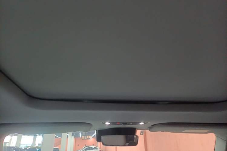 Used iCAR 03 2024 501km Four-wheel Drive Long-Range Advanced Version Headliner