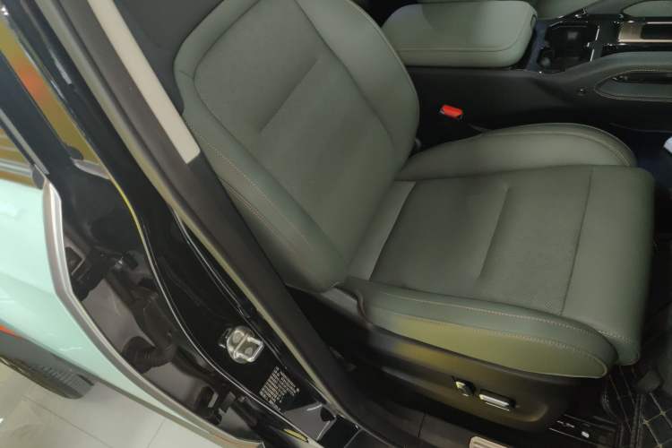 Used iCAR 03 2024 472km Four-Wheel Drive Long-Range Intelligent Advanced Version Right Front Seat