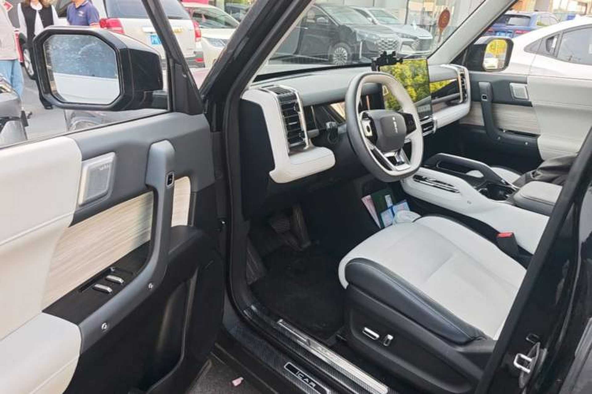 Used iCAR 03 2024 501km Four-wheel Drive Long-Range Advanced Version Driver Seat