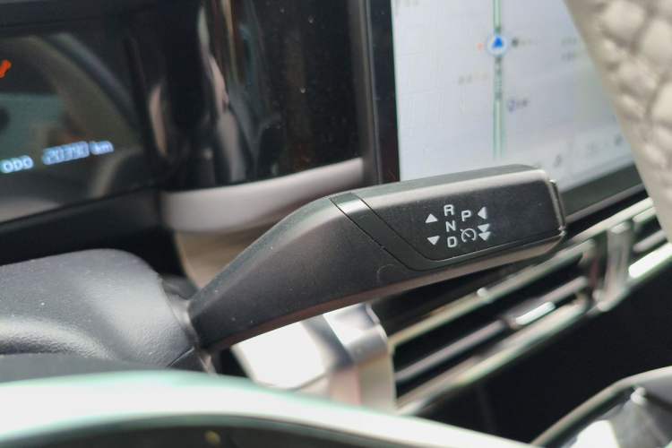 Used iCAR 03 2024 401km Two-Wheel Drive Standard Advanced Version Gear Lever